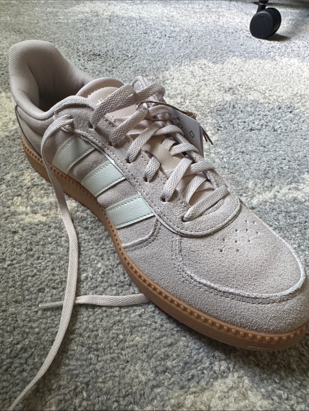 NIB adidas Suede Low-Top Sneaker in Light Pink and Cream 9.5